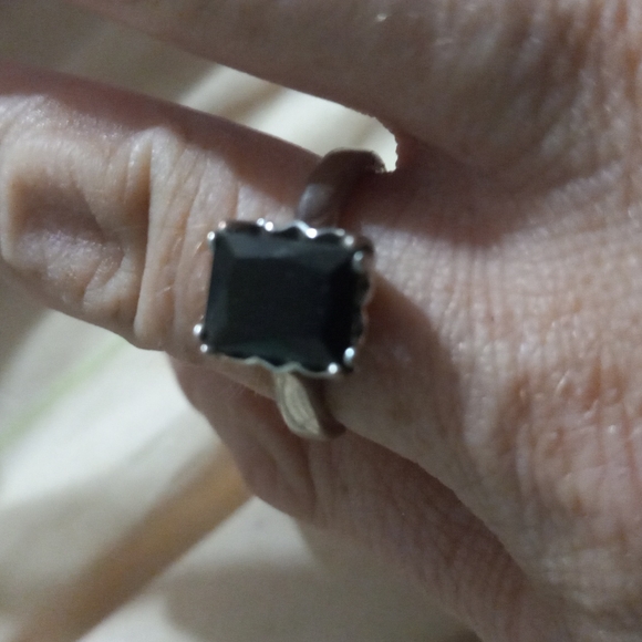 Size 7 black stone ring - Picture 4 of 7